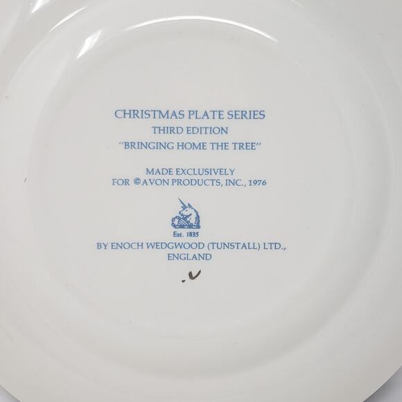 Avon 1976 22KGold Bringing Home The Tree Christmas Holiday Plate Enoch Wedgewood - Picture 5 of 9
